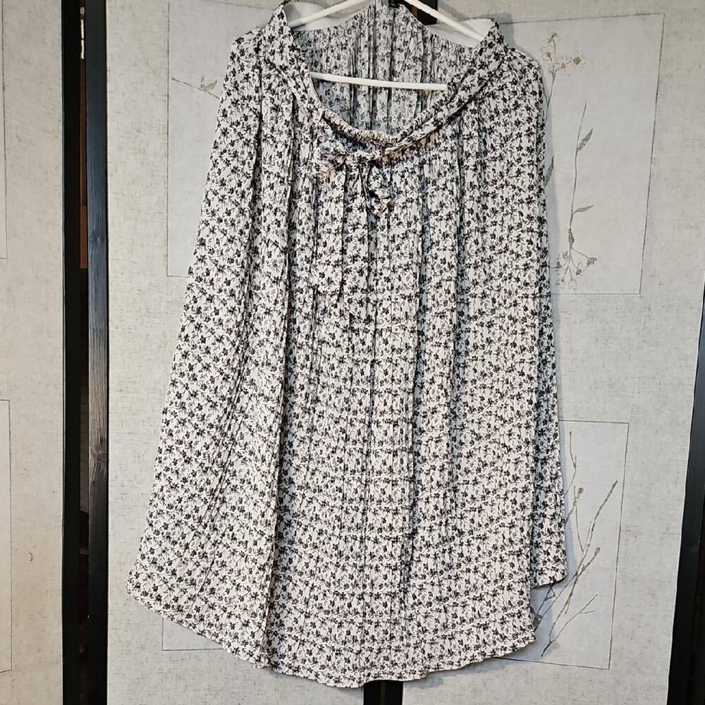 Alice Blue Floral Black and White Skirt